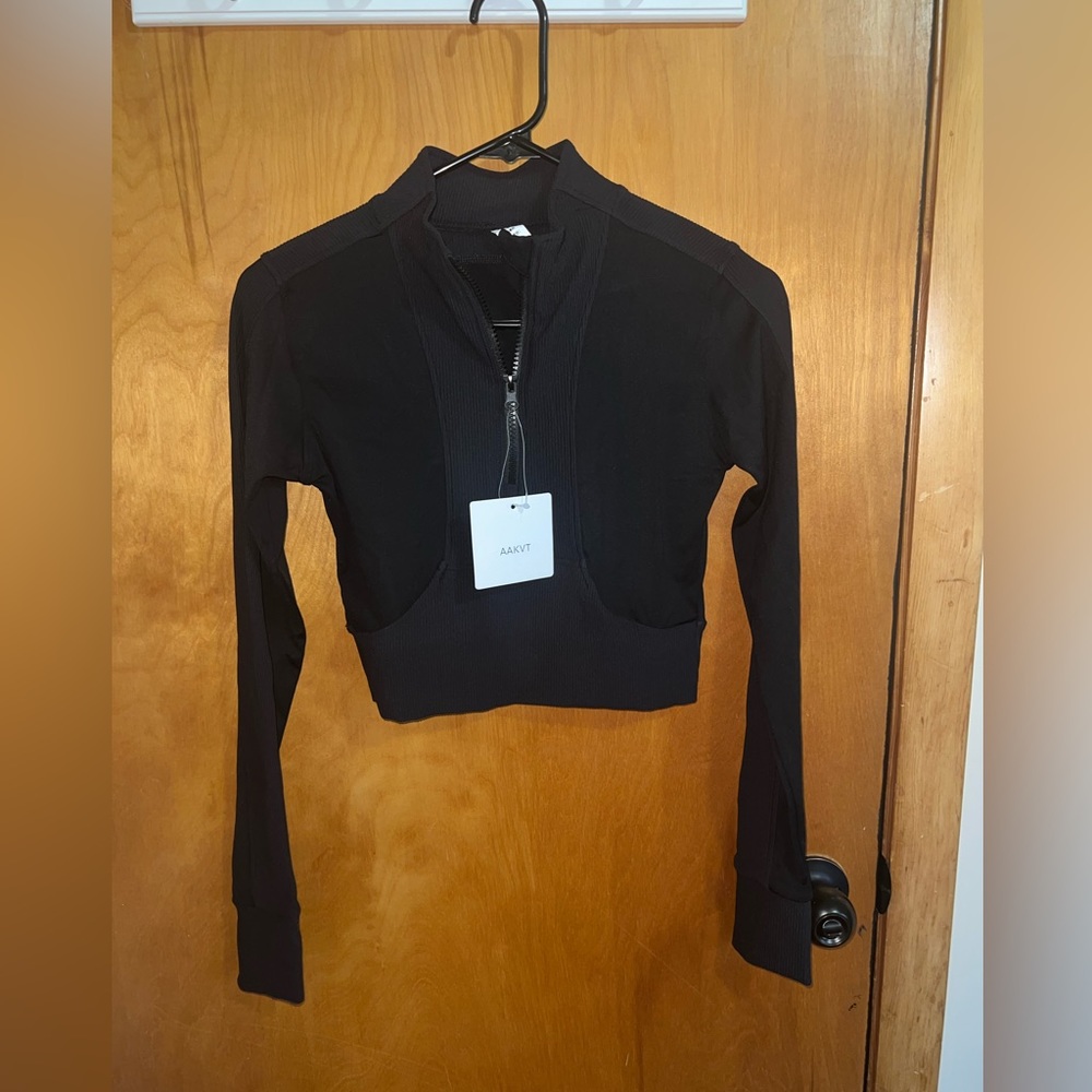 Super cute halfzip crop top